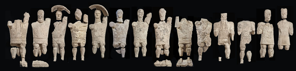 2014 erstmals als Einheit im Zentrum für die Restaurierung Li Punti in Sassari ausgestellt, können die Skulpturen heute im Museo civico Giovanni Marongiu in Cabras, wo 11 Skulpturen ausgestellt sind, und im Archäologisches Nationalmuseum Cagliari bewundert werden, wo die anderen 33 Skulpturen.